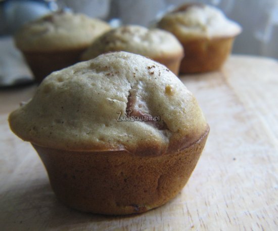 Gotowe muffinki z rabarbarem