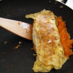Smażenie marchewkowego omleta Smażenie marchewkowego omleta