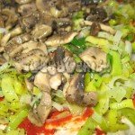 Pizza cebulowa z pieczarkami i porem Pizza cebulowa z pieczarkami i porem