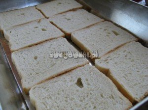 Ciasto na ekspresową pizzę z grzanek ;)