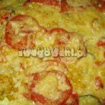 Pizza z pieczarkami po wyjęciu z piekarnika Pizza z pieczarkami po wyjęciu z piekarnika