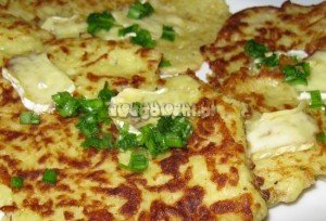 Placki ziemniaczane zapiekane z serem camembert