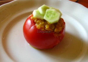 Pomidor nadziewany soczewicą
