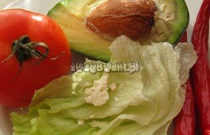 Sałatka grecka z pomidorem i awokado - składniki