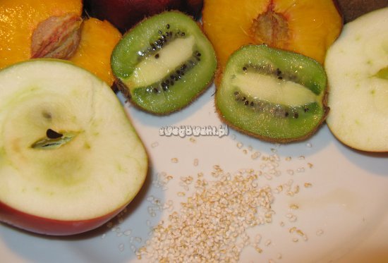 Sałatka owocowa z kiwi, jabłka i brzoskwini - składniki