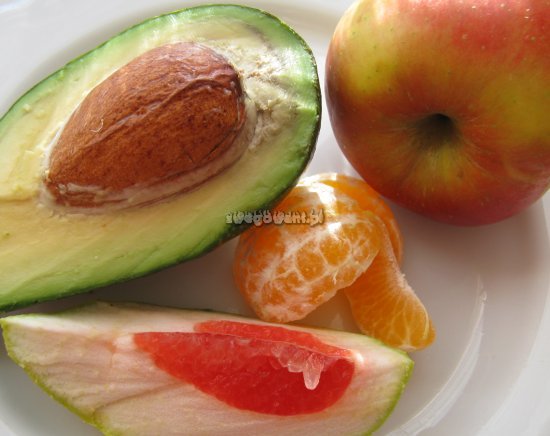 Sałatka owocowa z pomelo, awokado i jabłkiem - składniki