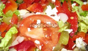 Sałatka grecka z serem feta i pomidorami