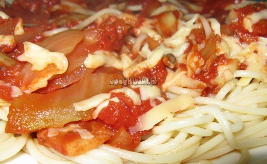Spaghetti z sosem pomidorowo-grzybowym