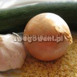Surówka z cukinia, cebulą i makaronem - składniki Surówka z cukinia, cebulą i makaronem - składniki