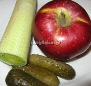 Surówka z pora i jabłek - składniki