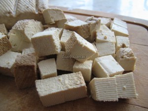 Pokrojone w kostkę tofu
