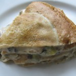 Tort naleśnikowy z sosem beszamelowym