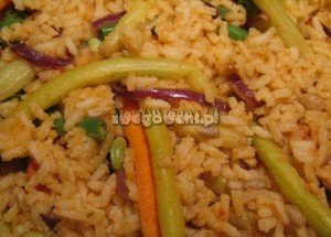 Przyprawiony ryż z warzywami