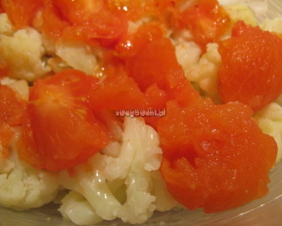 Warstwy zapiekanki - kalafior z pomidorami