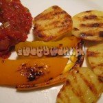 Grillowane ziemniaki z sosem barbecue - gotowe danie